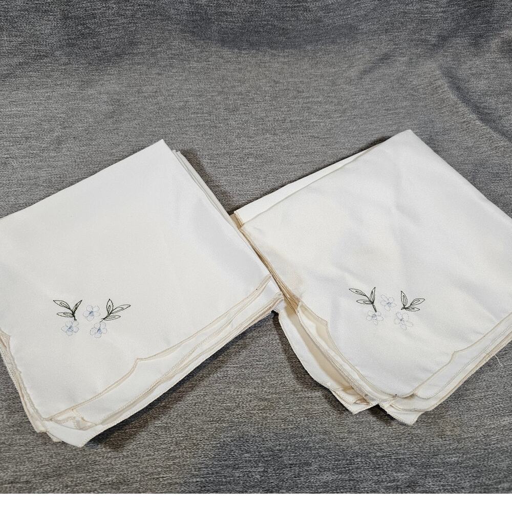 Vintage Lot of 8 Embroidered Scalloped Edges Napkins Blue Flowers Leaves